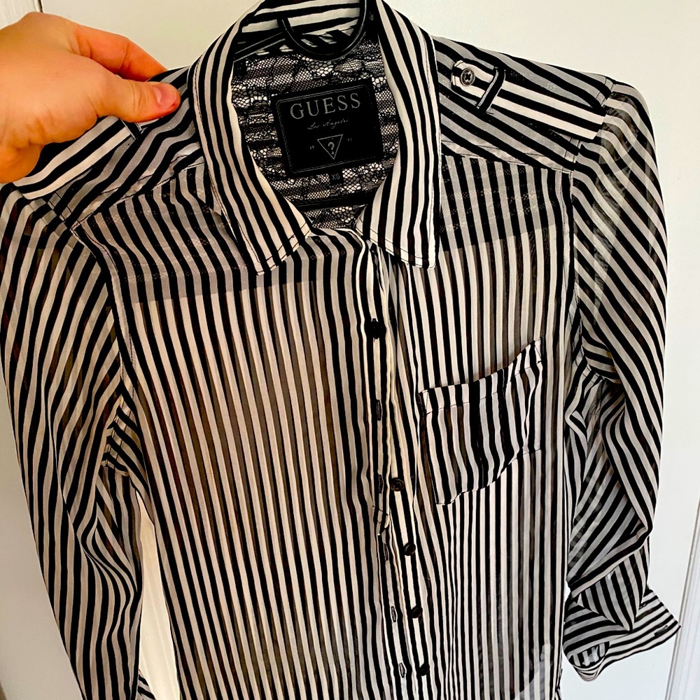 Women’s shirt.